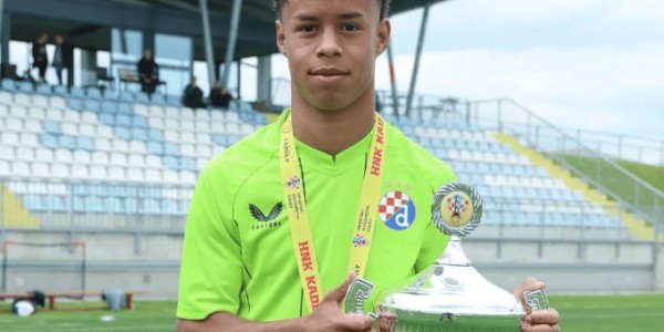 开云体育入口-皇马，巴萨，曼联疯抢！17岁天才诞生，传射兼备，对标内马尔|巴塞罗那|贝利尼奥|克罗地亚|内马尔·达·席尔瓦|皇家马德里_新浪体育_新浪新闻