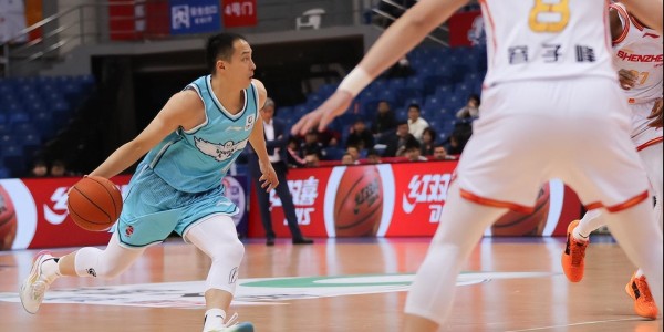 开云体育入口-转投恩师拿到大合同！CBA顶薪后卫与老东家闹翻，场均只有5.9分